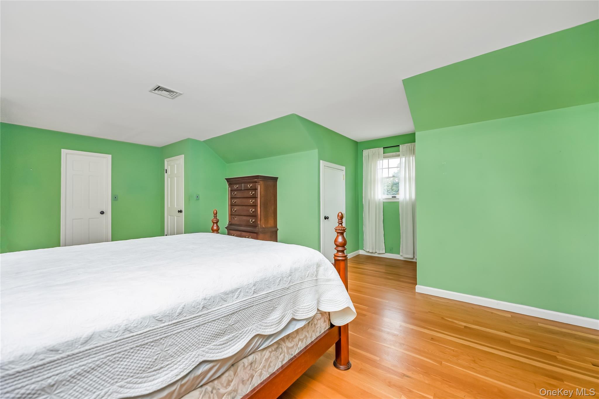 348 Middle Road Property Photo 20