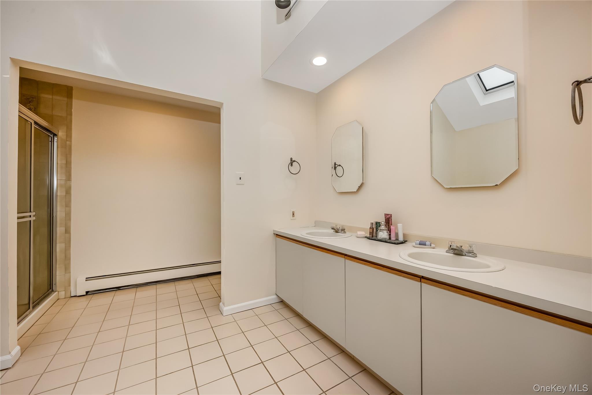 348 Middle Road Property Photo 21