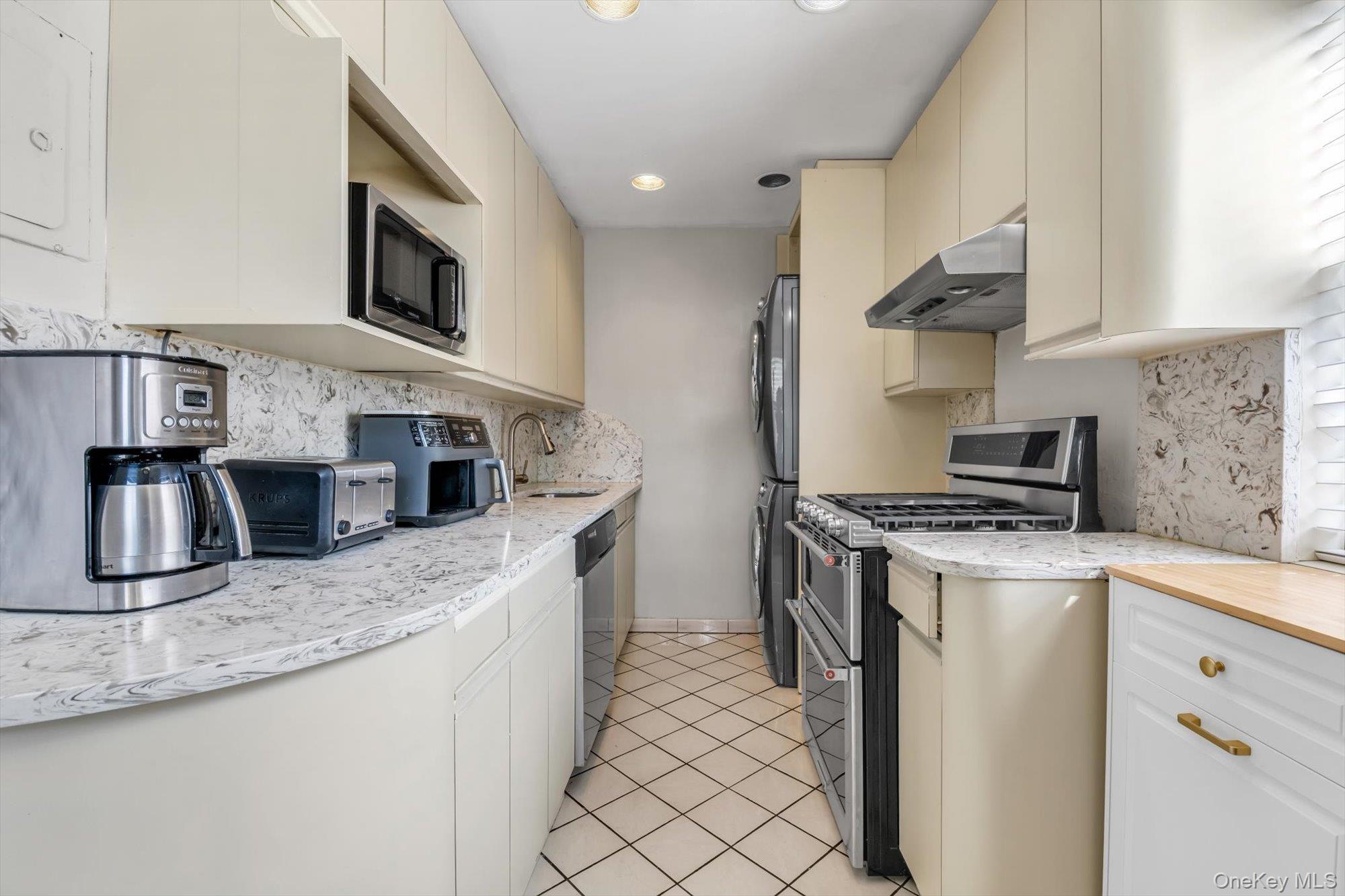 163-02 Willets Point Blvd. #4-221 Property Photo 6
