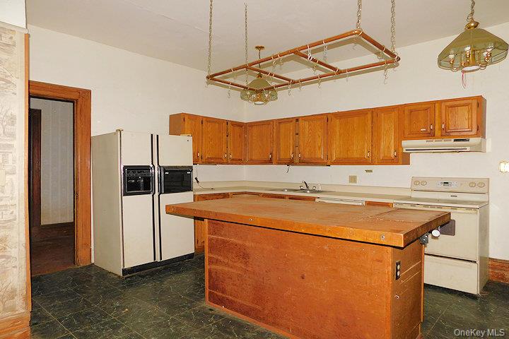 853 Salt Point Turnpike Property Photo 6