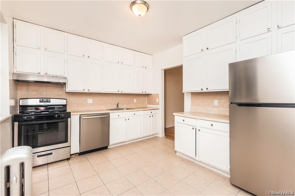 204 W 260th Street Property Photo 3