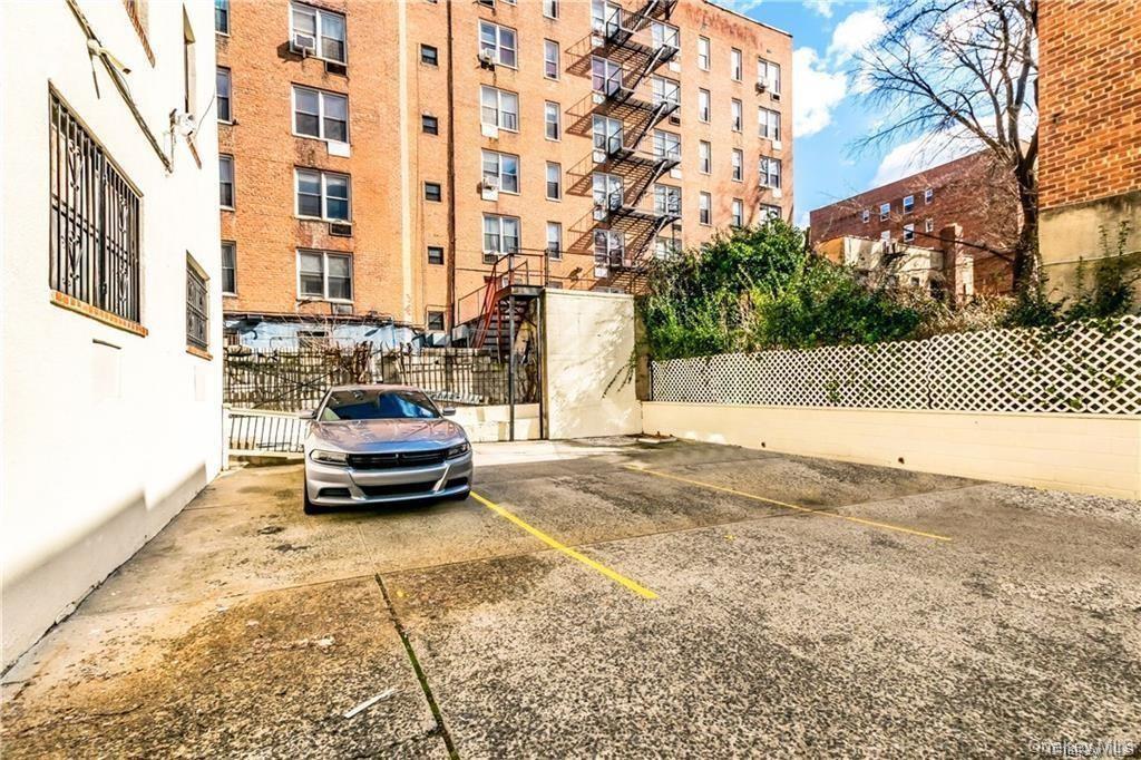 204 W 260th Street Property Photo 15