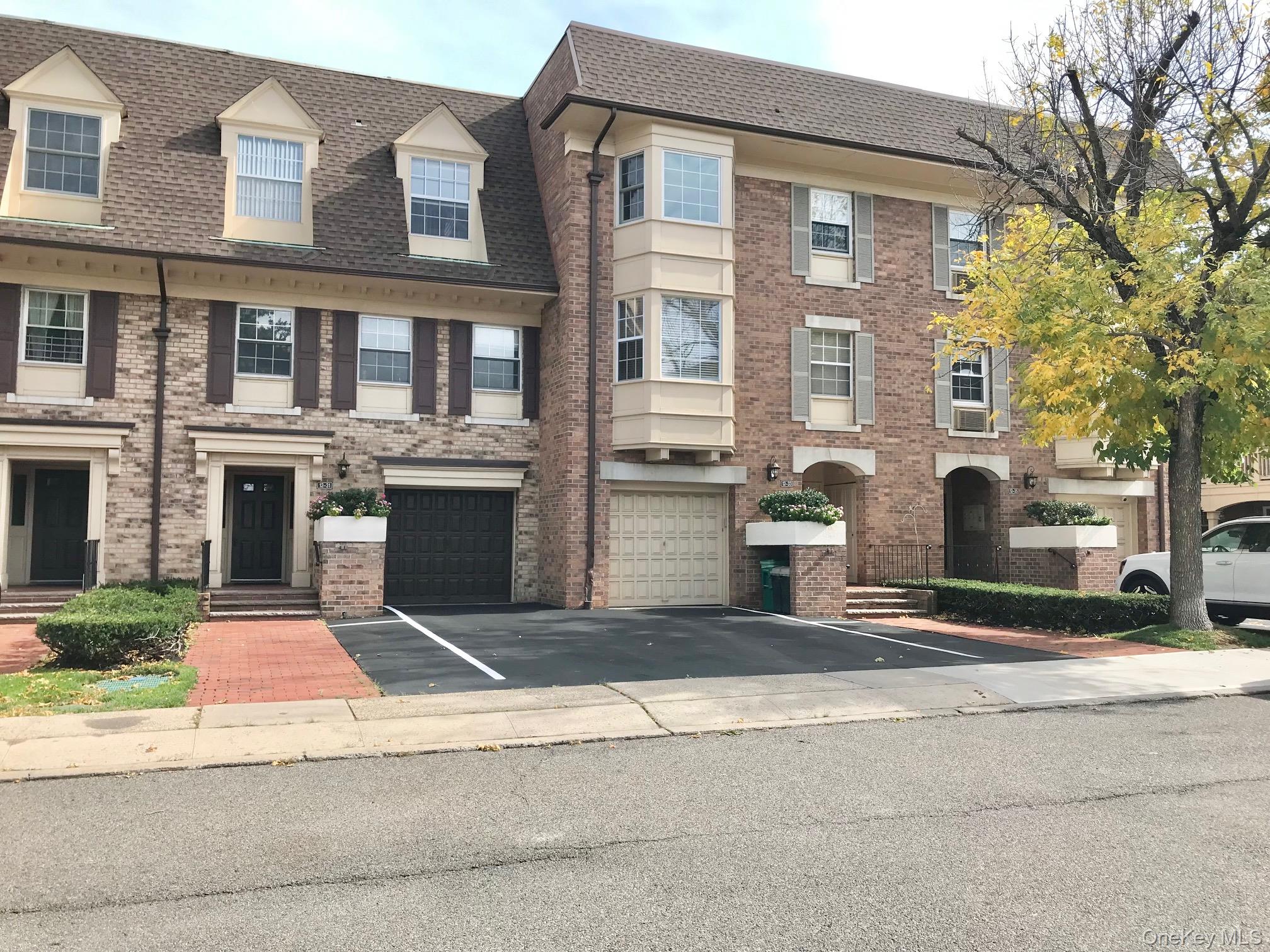 12-31 Robin Lane Triplex, 1st Floor Property Photo 1