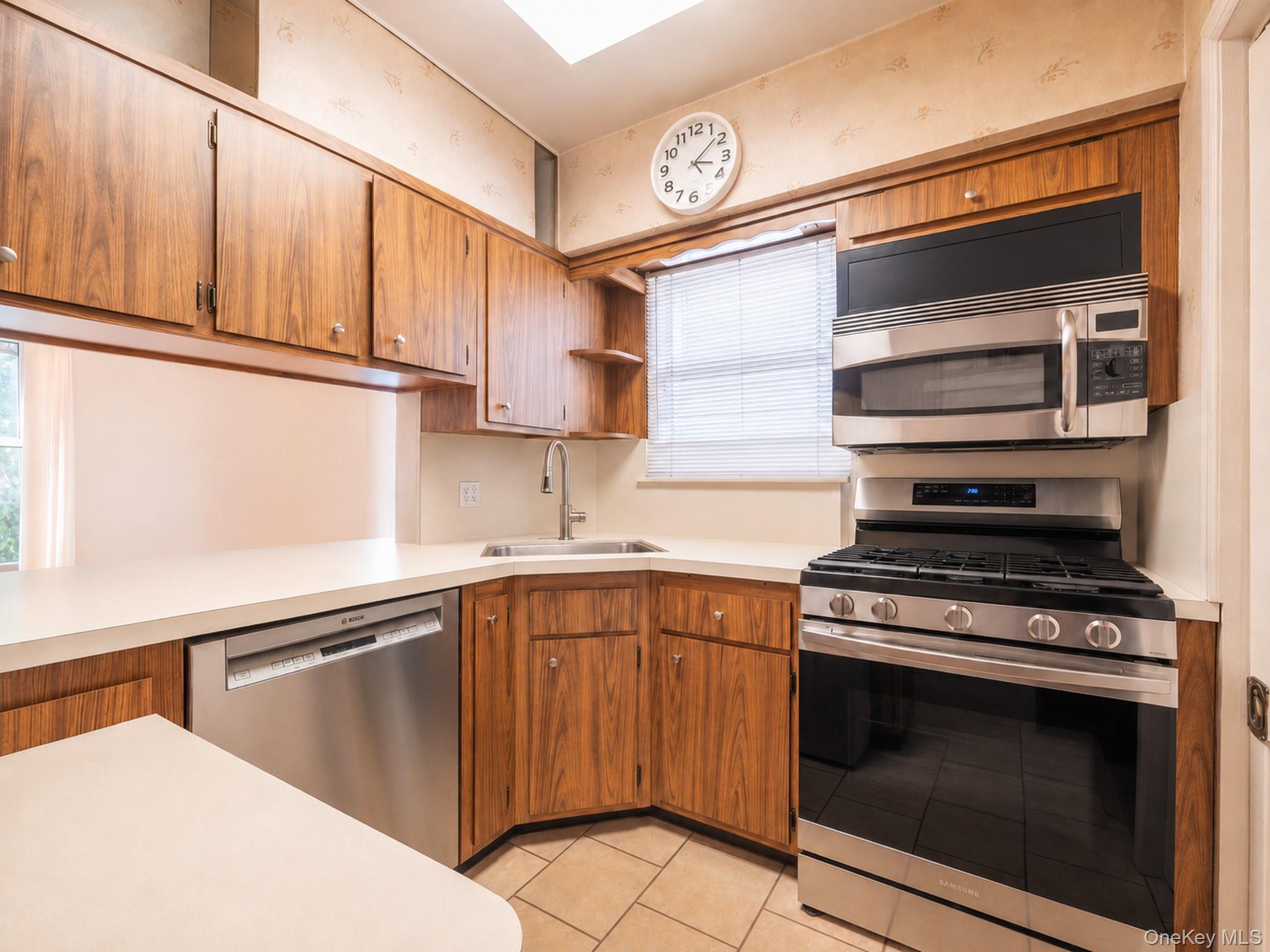 76-53 172nd Street Property Photo 11