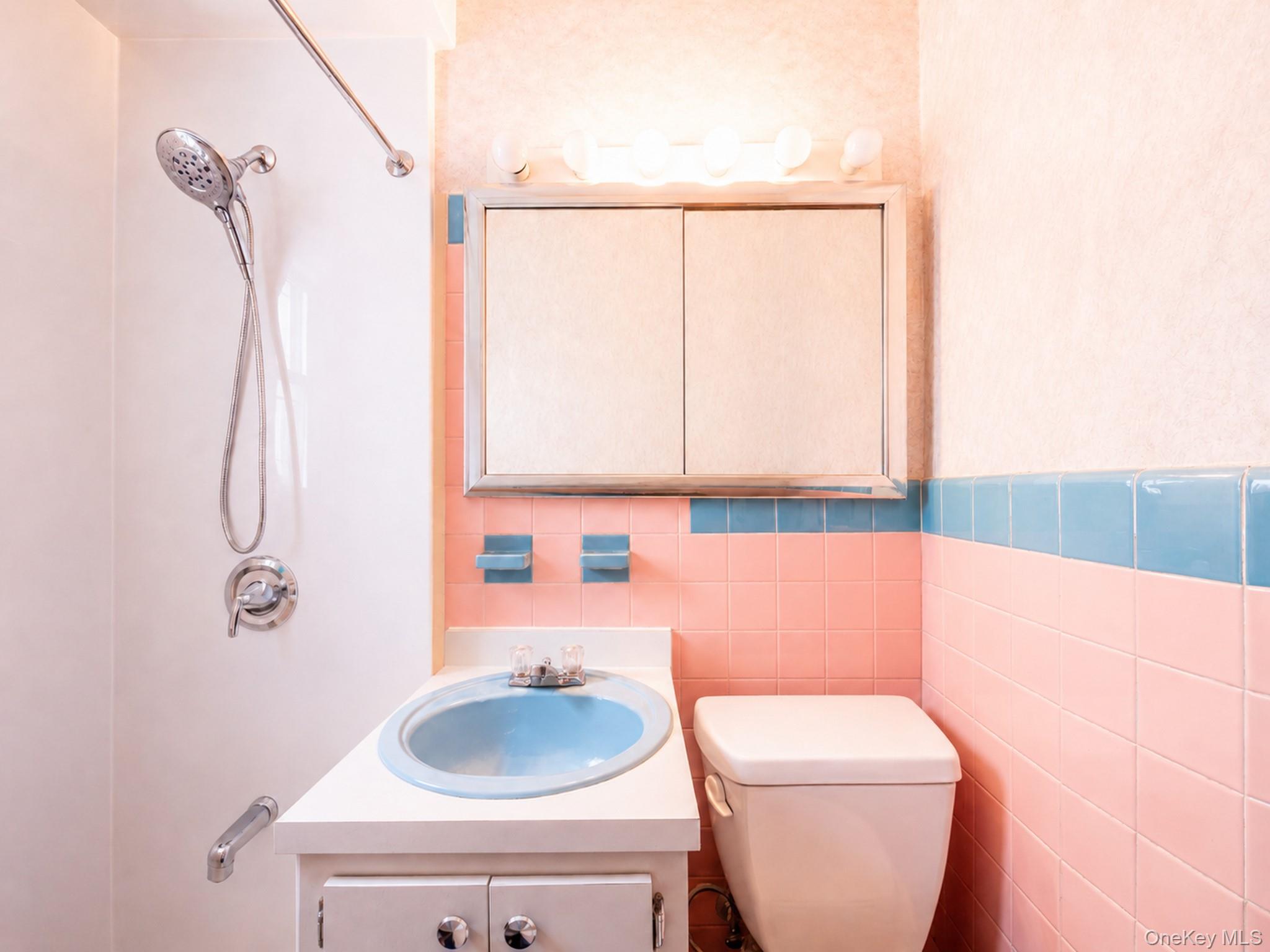 76-53 172nd Street Property Photo 14