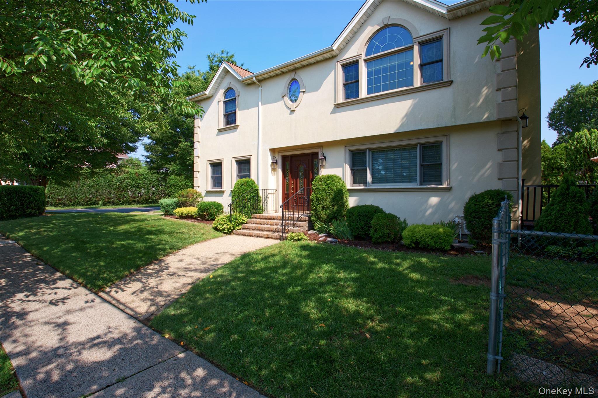 75 Maple Street Property Photo 2