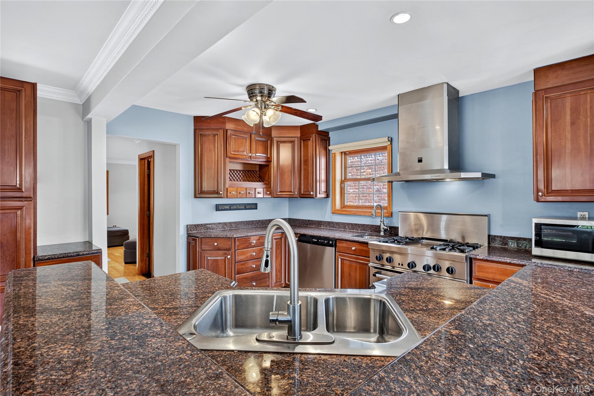 75 Maple Street Property Photo 14