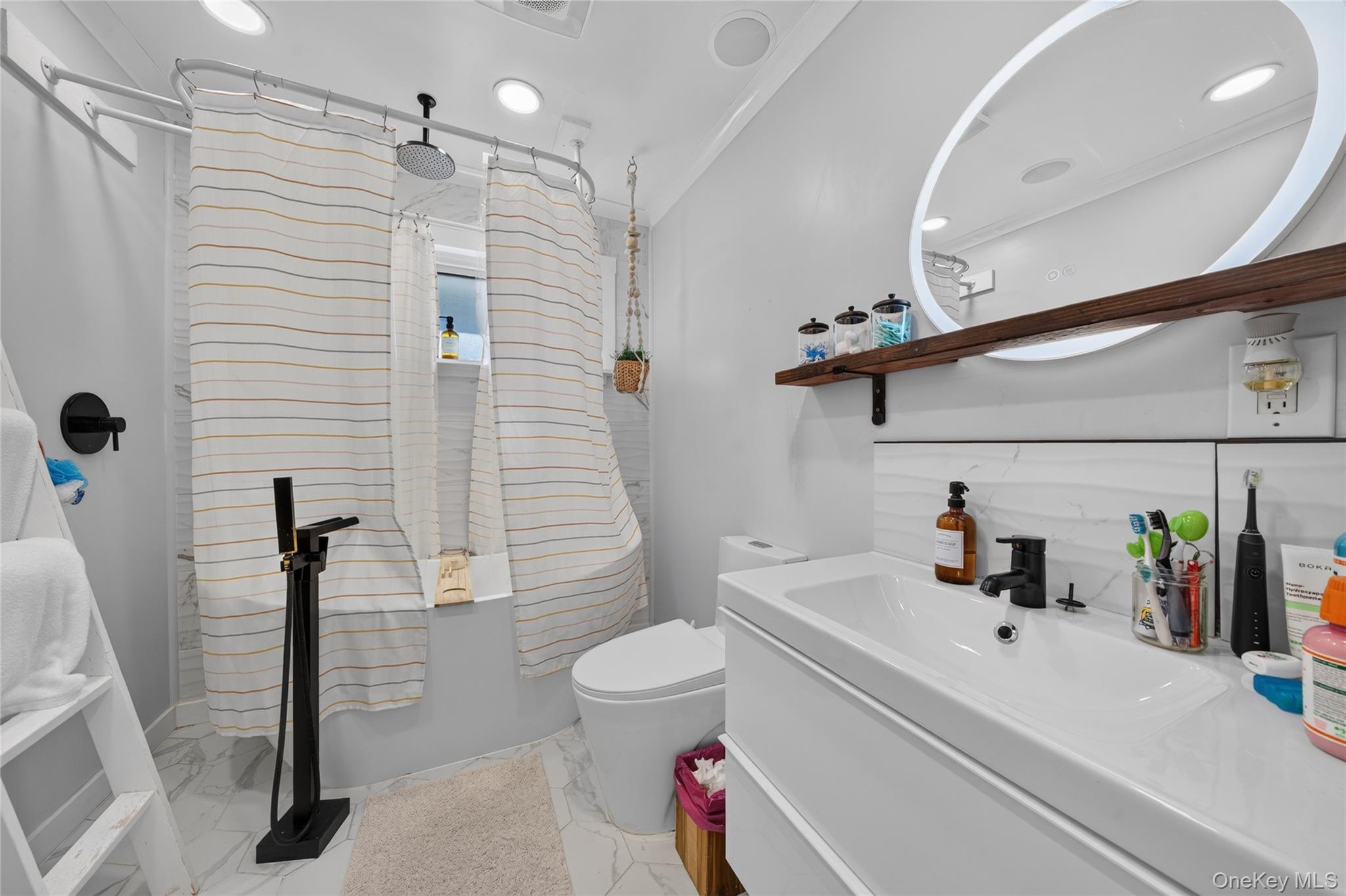 2136 Spruce Street Property Photo 8