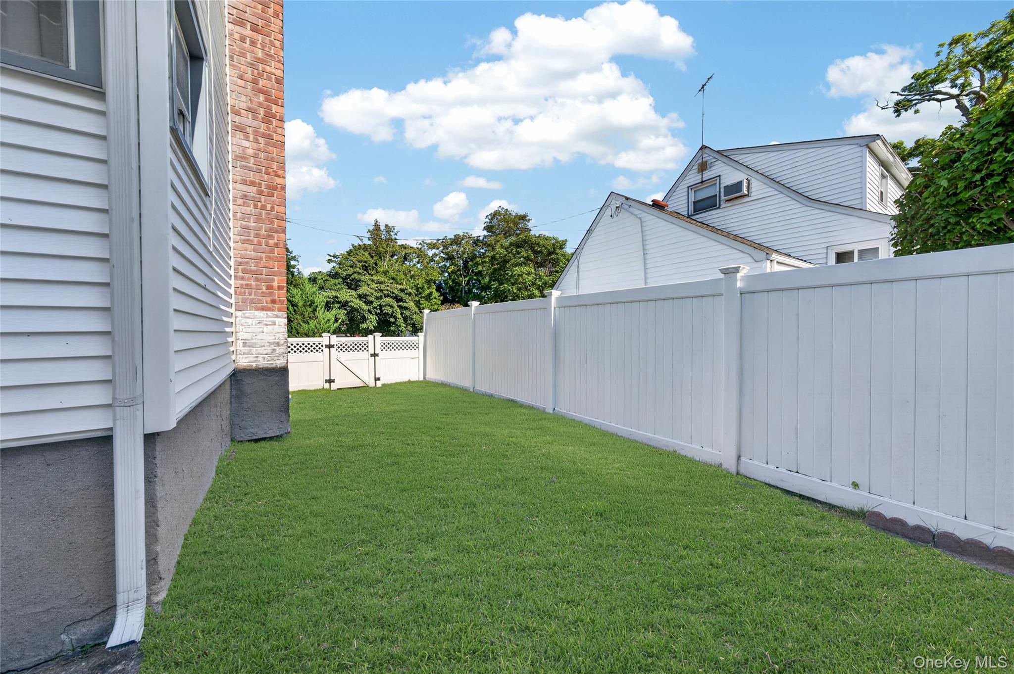 2136 Spruce Street Property Photo 23