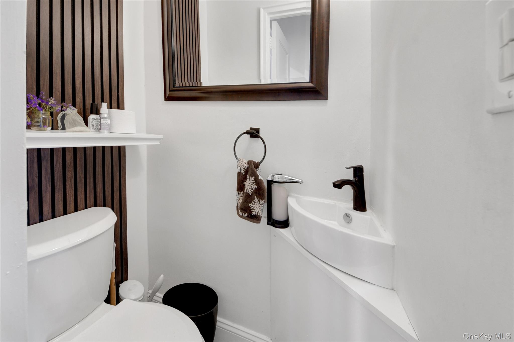 1808 Hering Avenue Property Photo 16