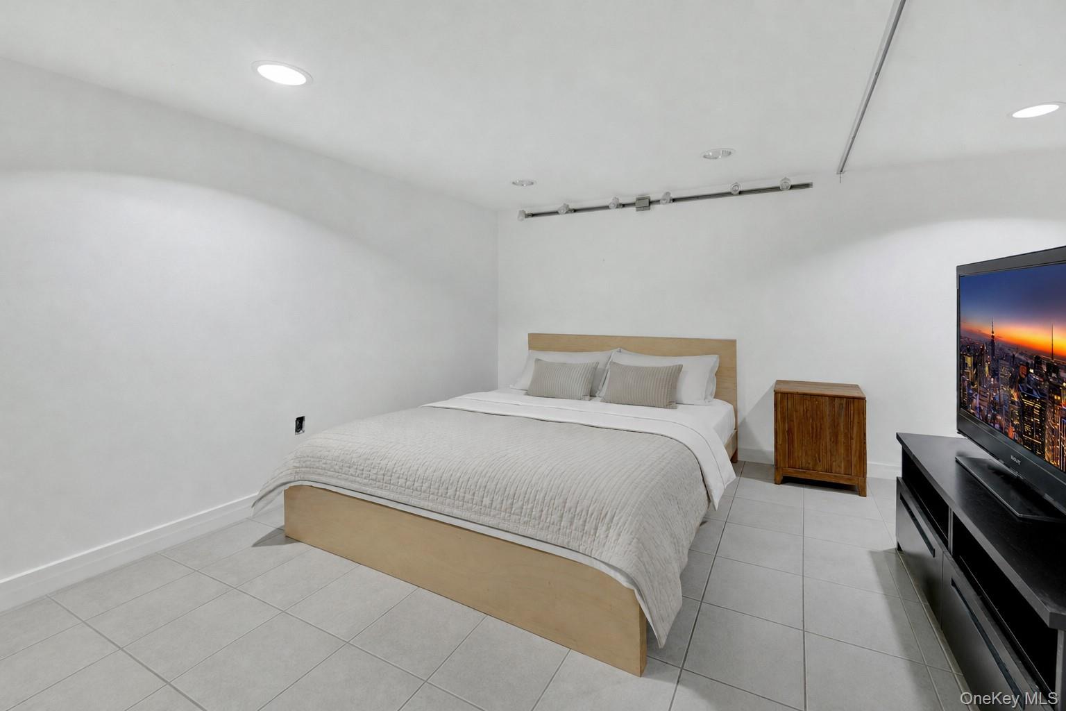 1808 Hering Avenue Property Photo 17
