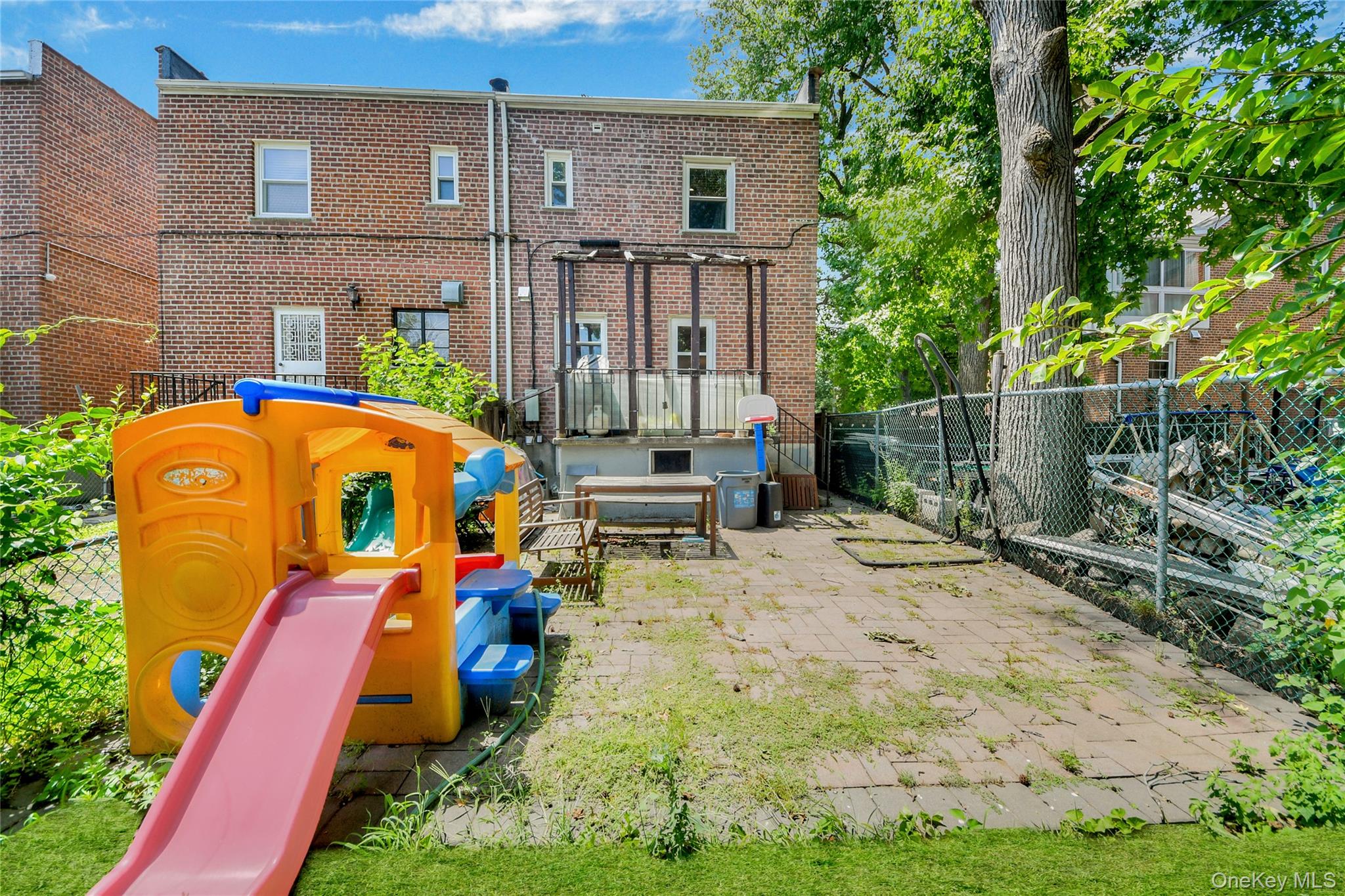 1808 Hering Avenue Property Photo 21