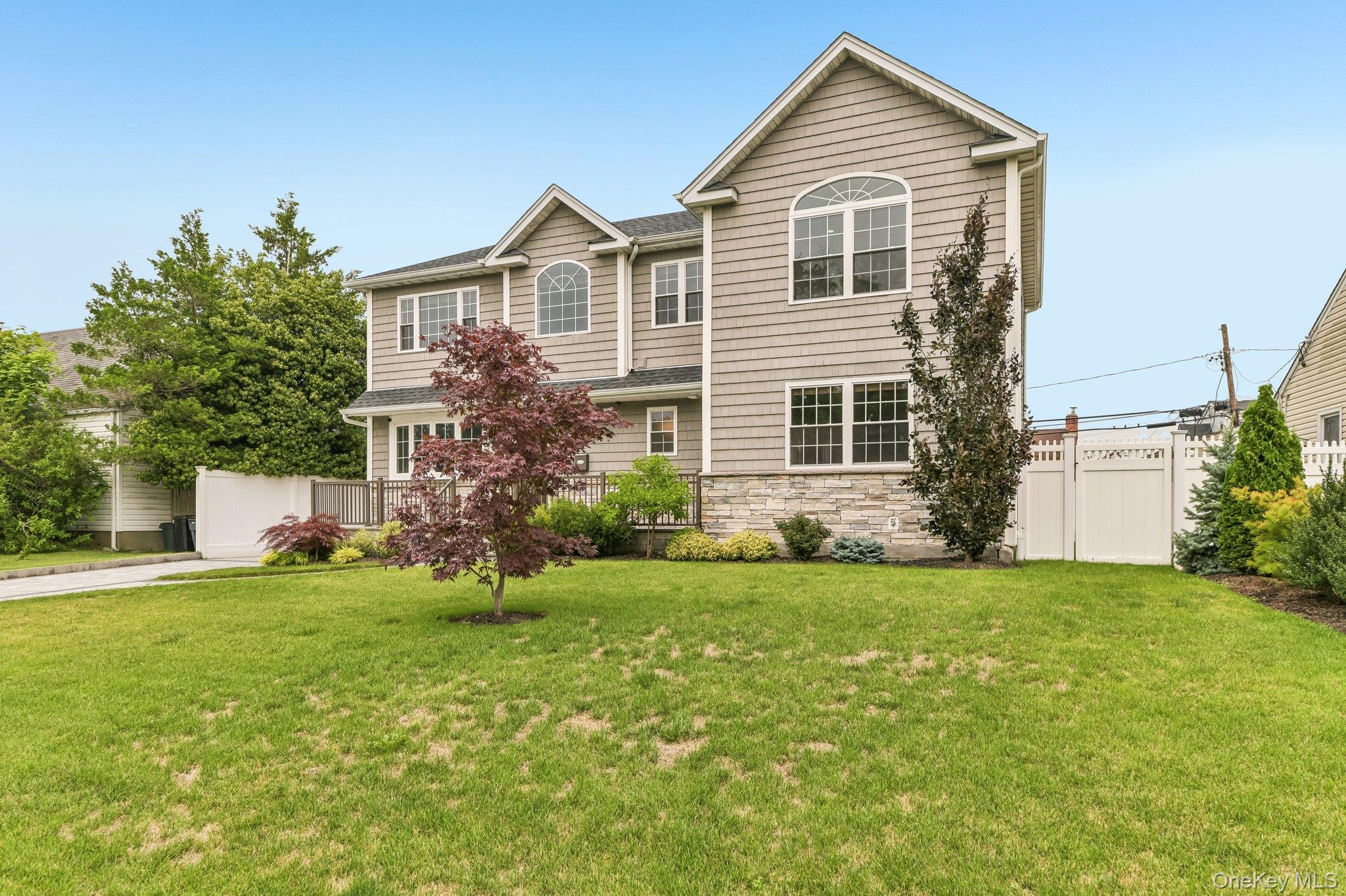 1063 Barrie Avenue Property Photo 2