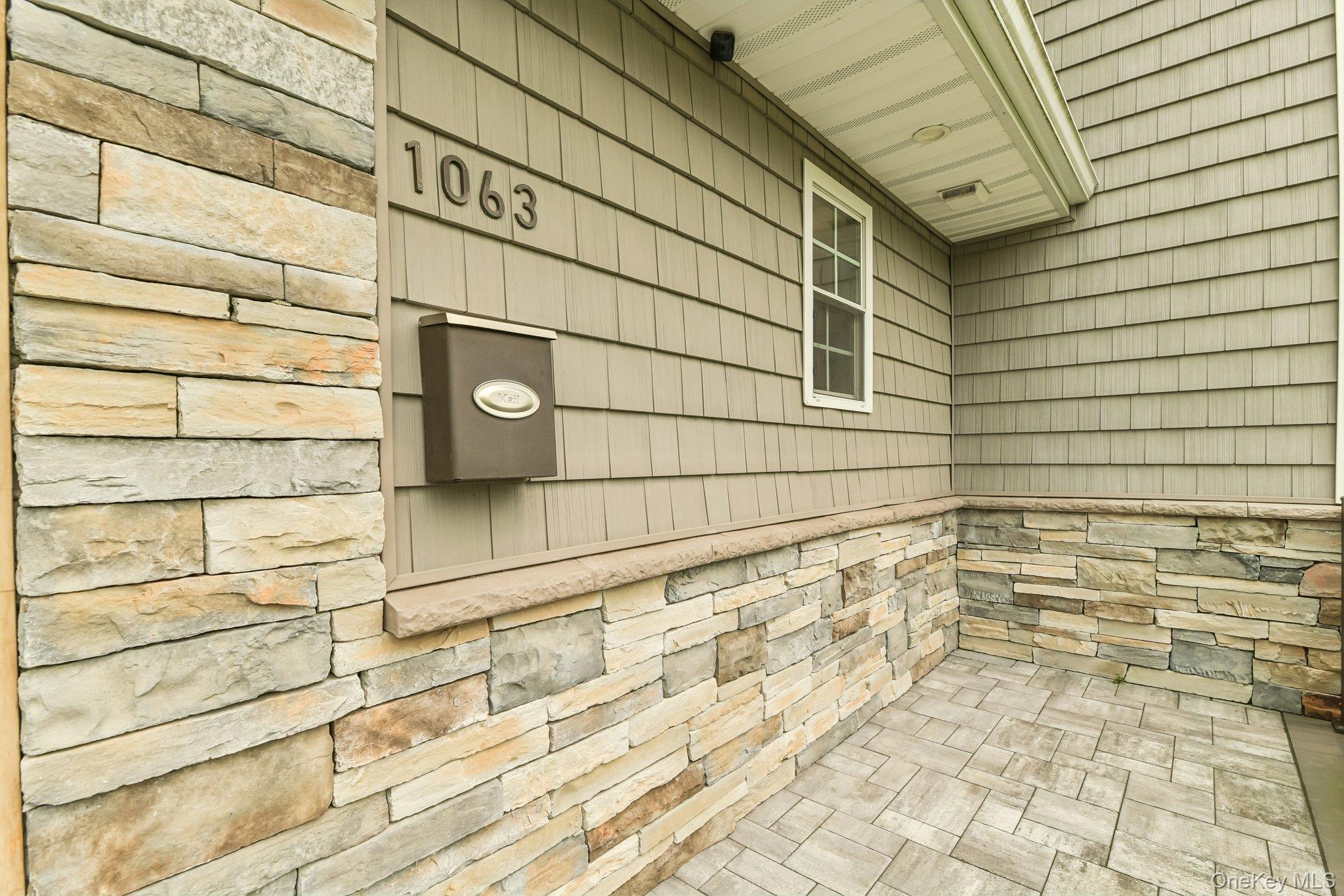 1063 Barrie Avenue Property Photo 3