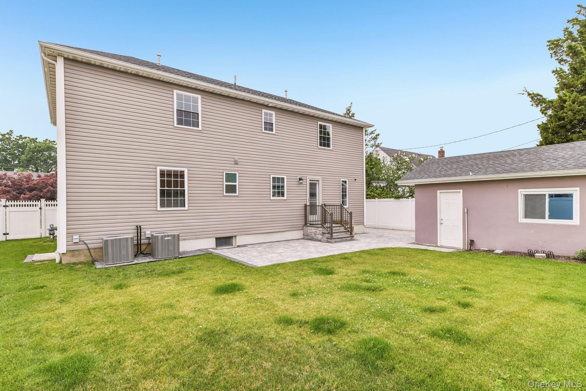1063 Barrie Avenue Property Photo 28