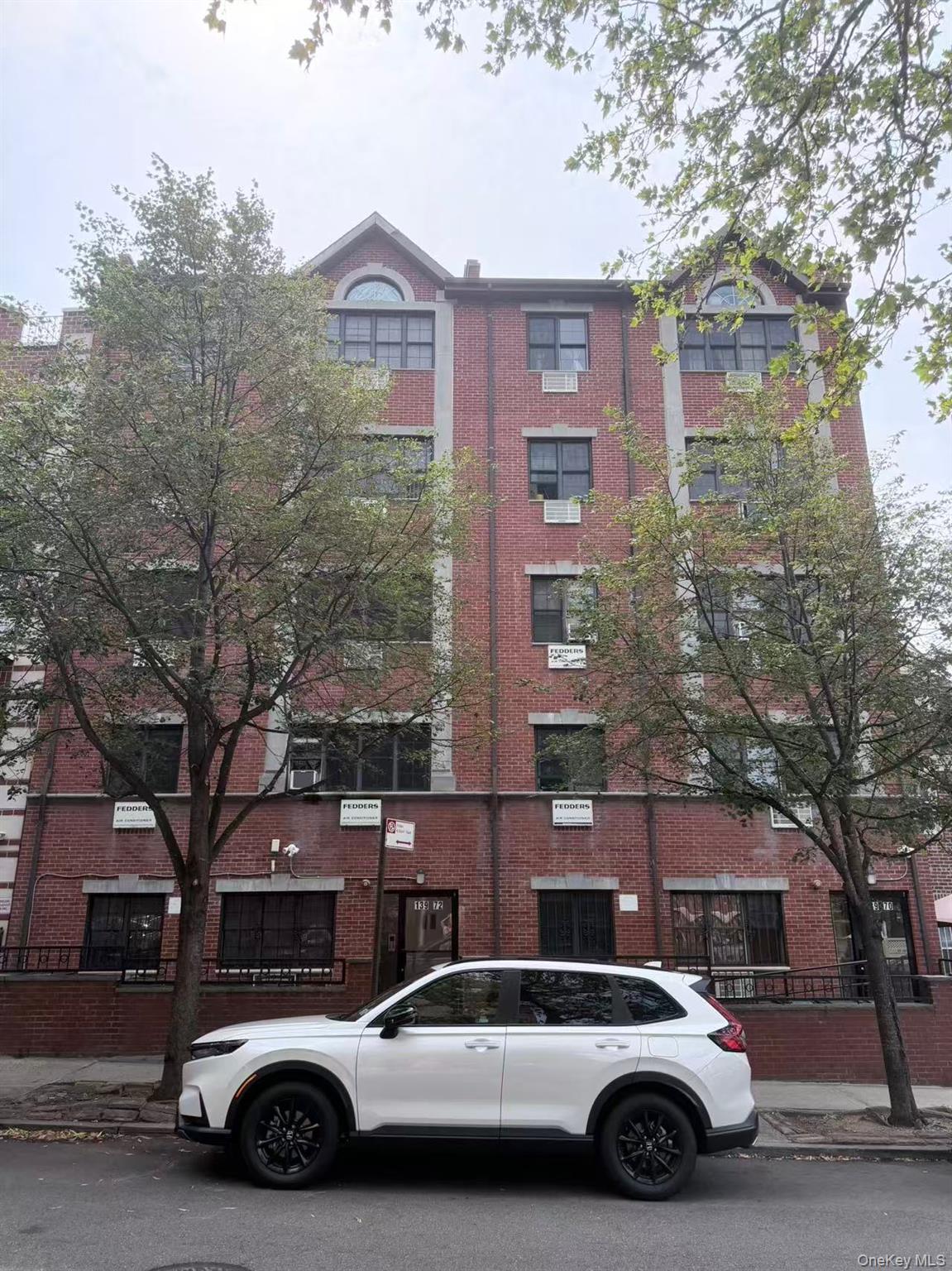 139-70 Pershing Crescent Property Photo 1