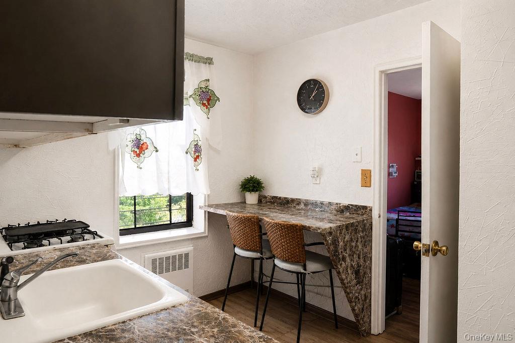 270 North Broadway 4a Property Photo 15