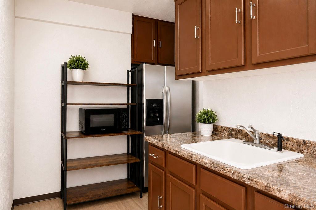 270 North Broadway 4a Property Photo 17