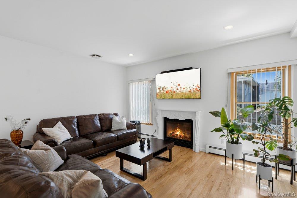 2066 Washington Avenue Property Photo 7