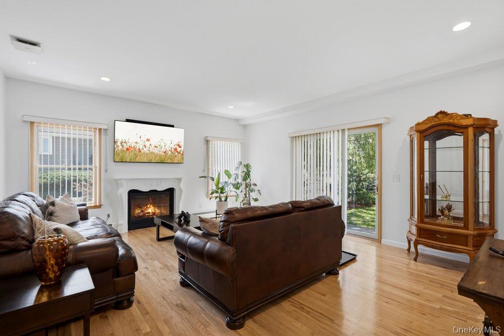 2066 Washington Avenue Property Photo 8