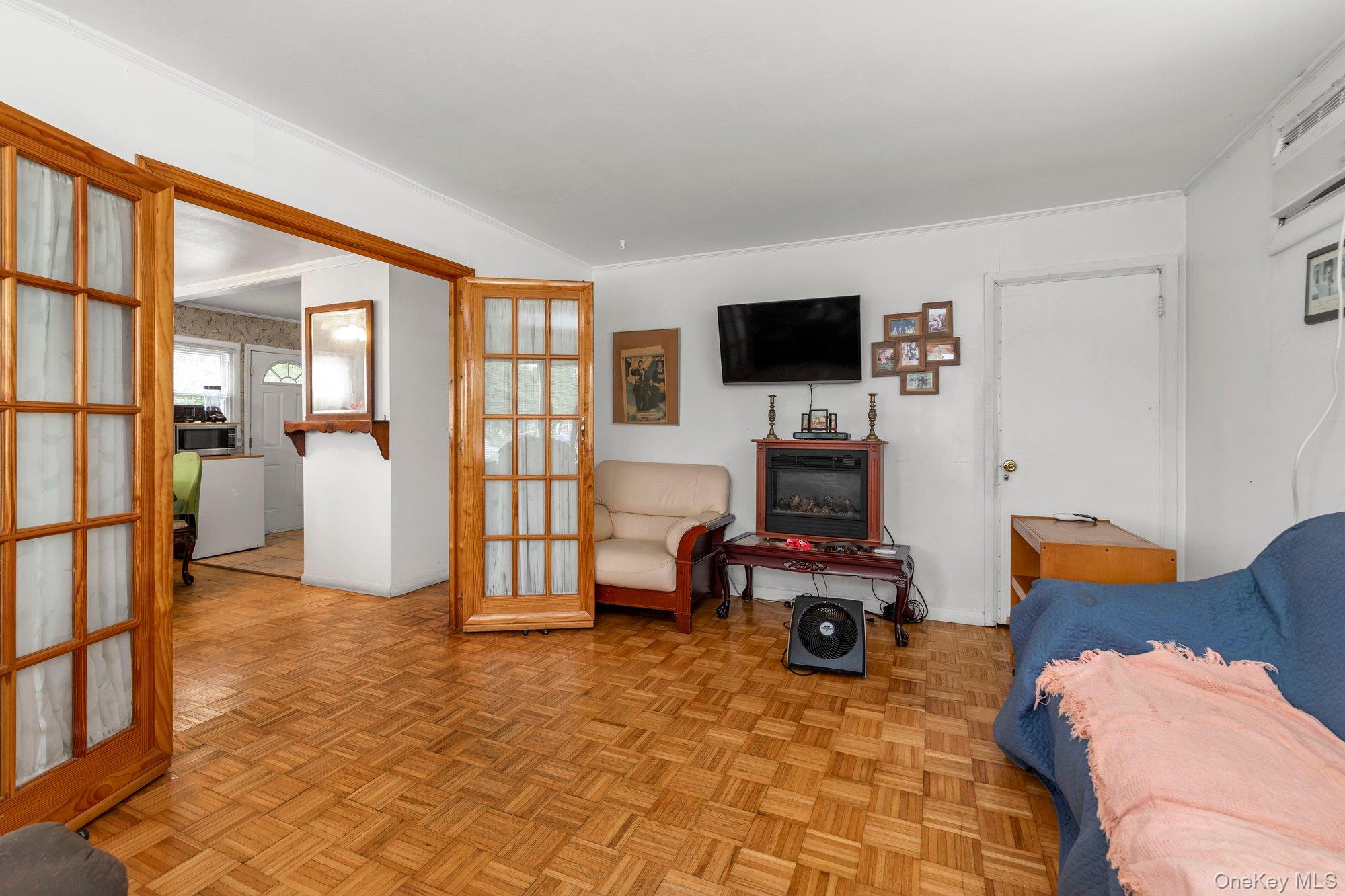 440 E Park Avenue Property Photo 8