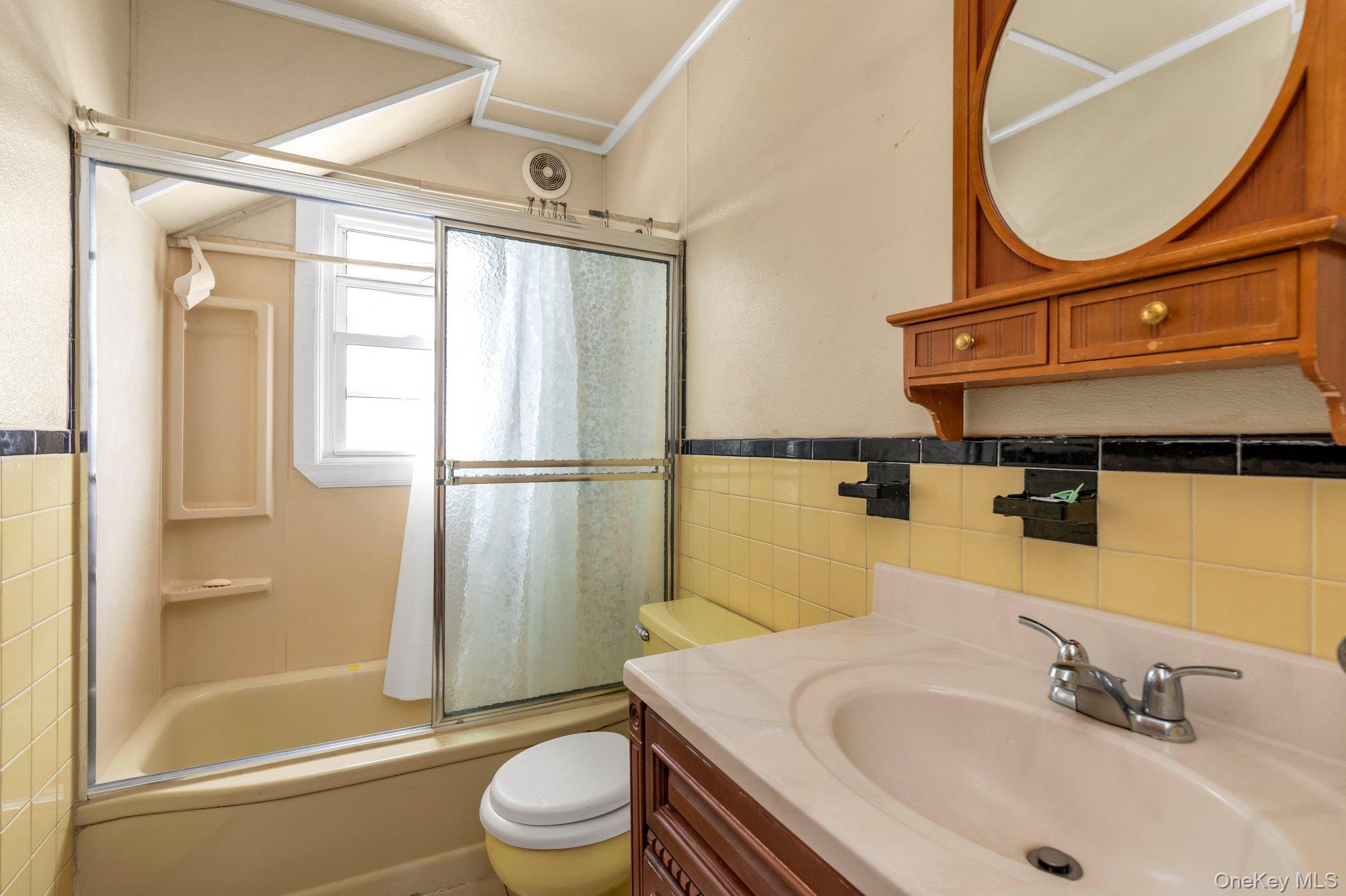 440 E Park Avenue Property Photo 10