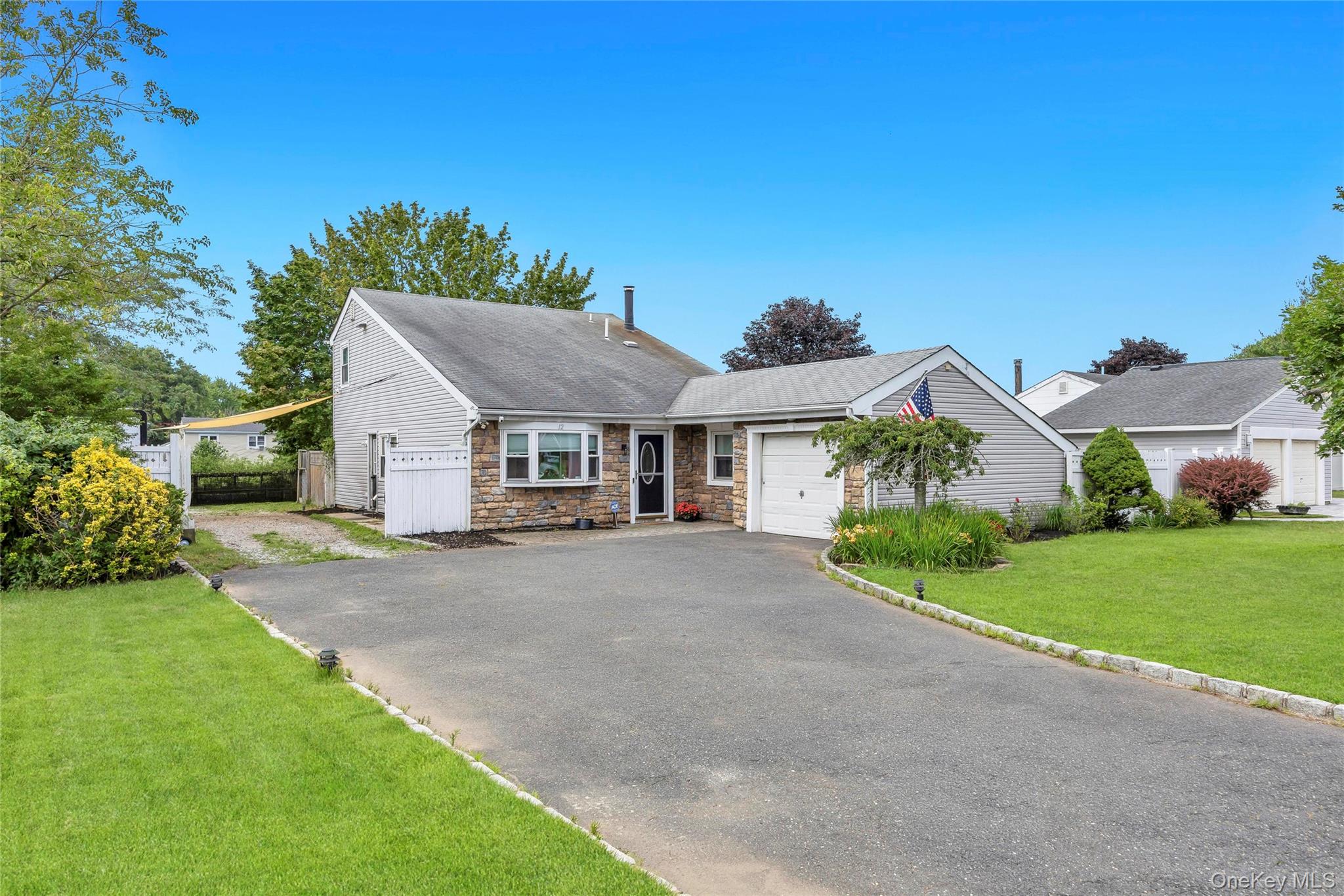 12 Handy Lane Property Photo 1
