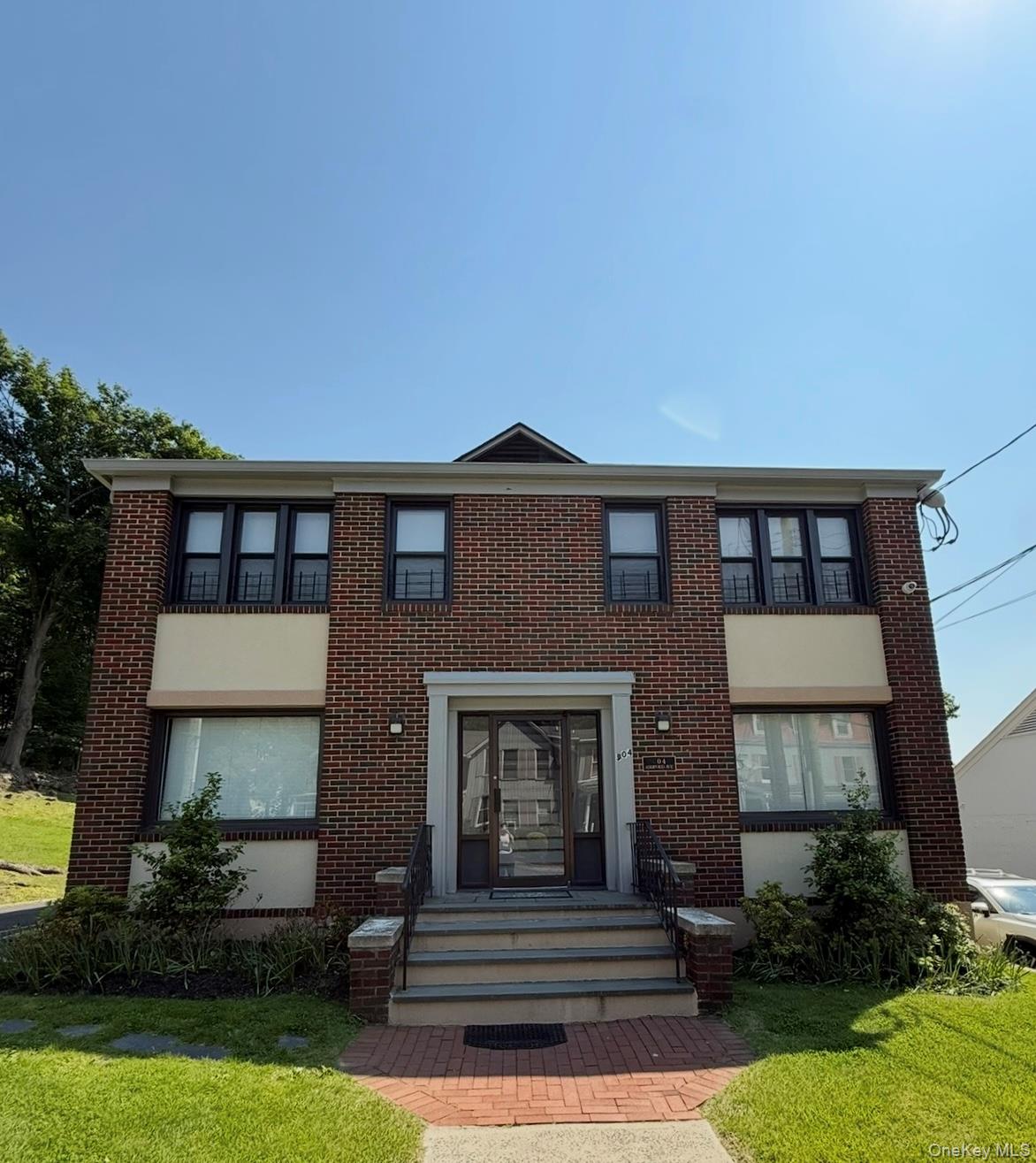 504 Ashford Avenue 2W Property Photo 1