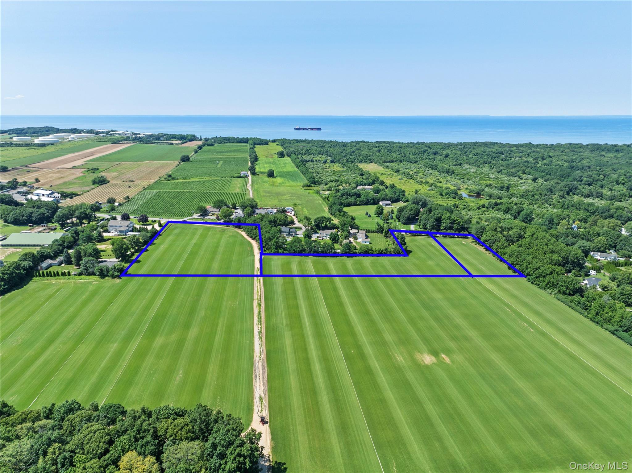 Sound Avenue Property Photo 4