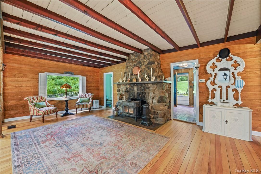 1028892 Property Photo 5