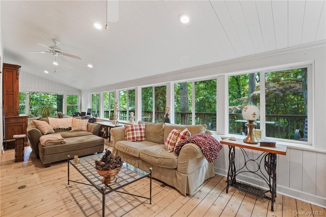 1028892 Property Photo 6