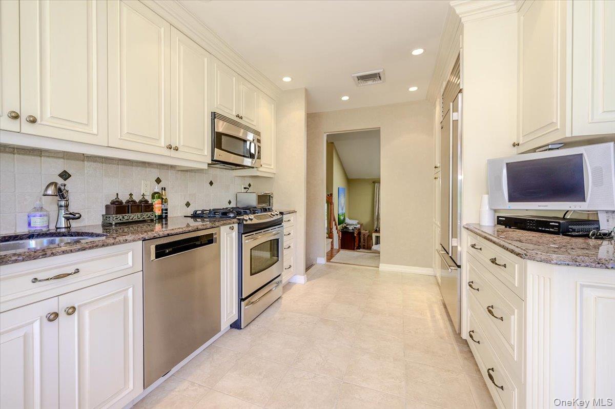 6 Geoffrey Lane Property Photo 6