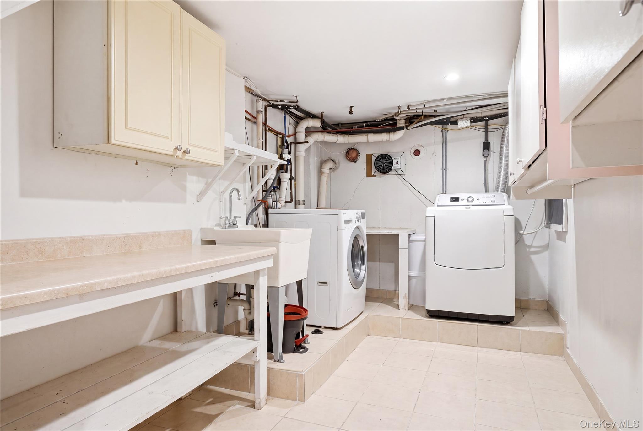 50 E Pine Street Property Photo 12
