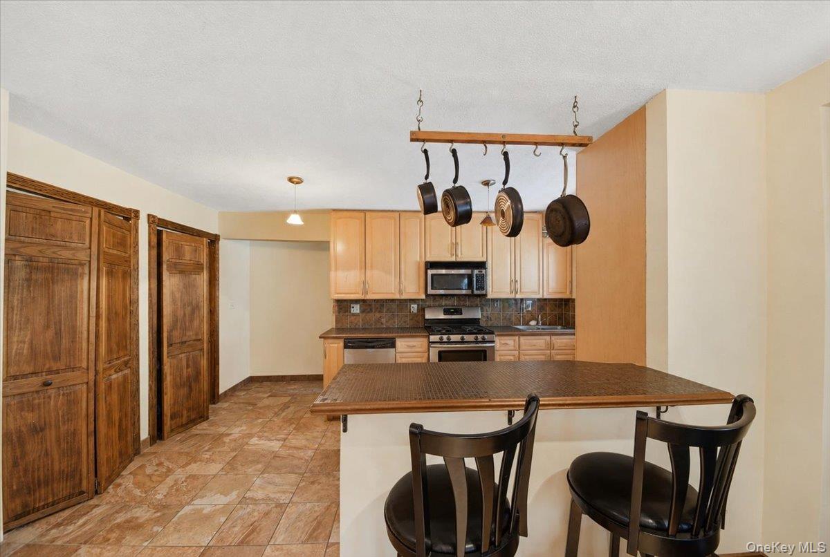 6291 Broadway A6 Property Photo 6