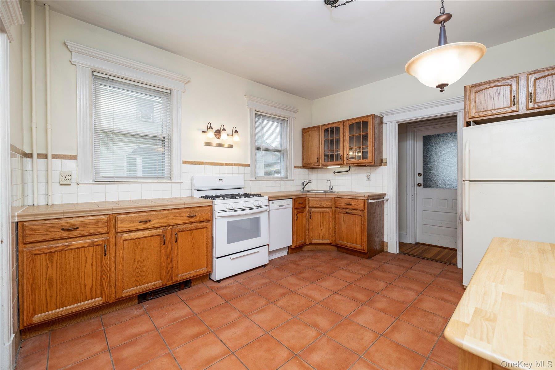 86 Woods Avenue Property Photo 31