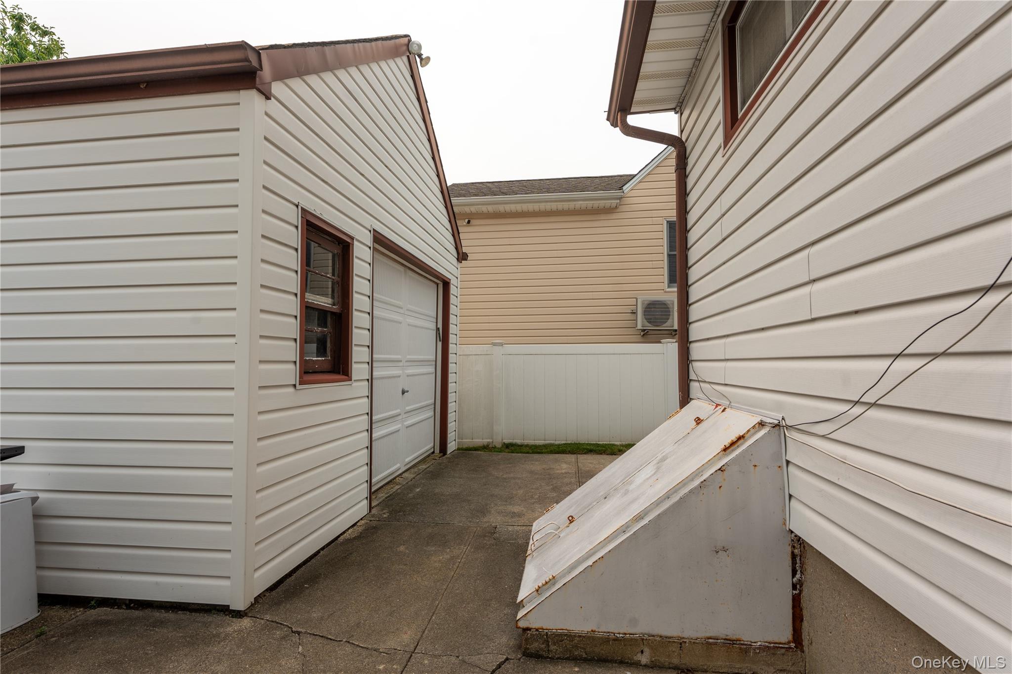81 Montgomery Avenue Property Photo 4