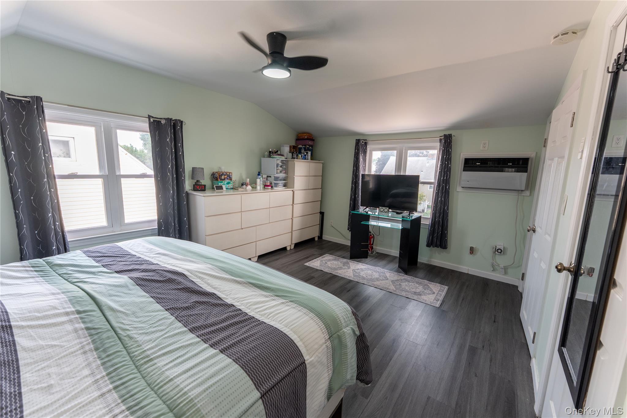 81 Montgomery Avenue Property Photo 24