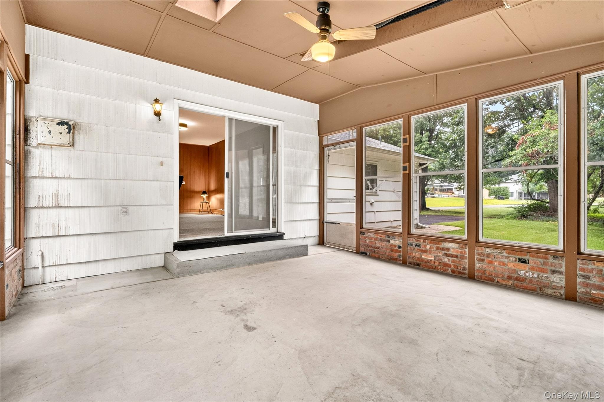 2 Laura Lane Property Photo 24