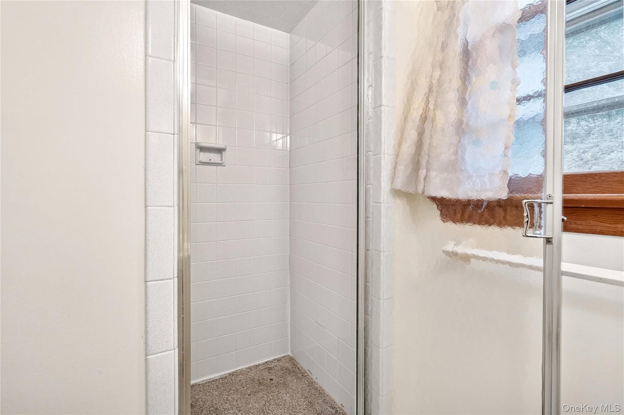 2 Laura Lane Property Photo 32