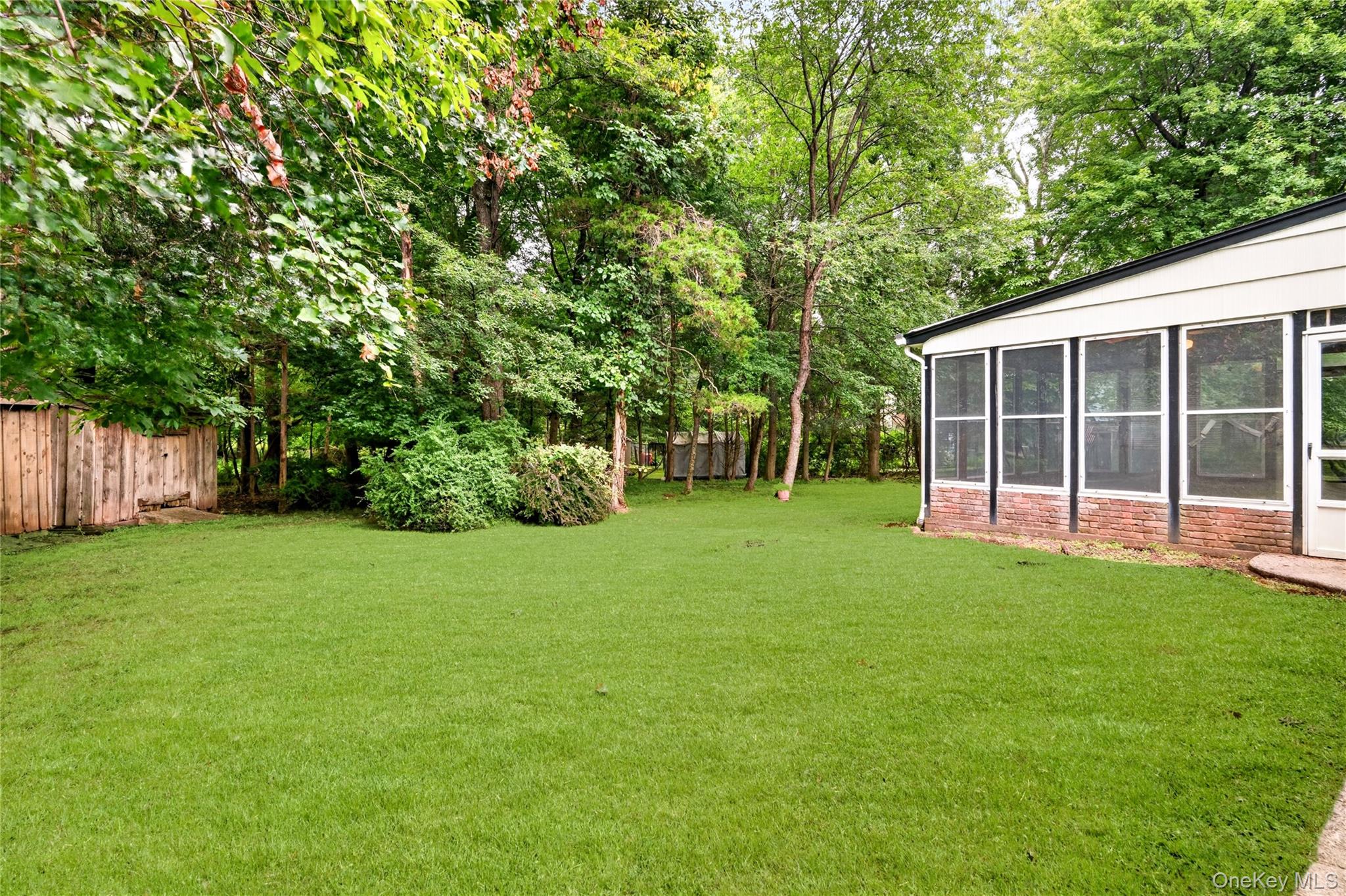 2 Laura Lane Property Photo 44