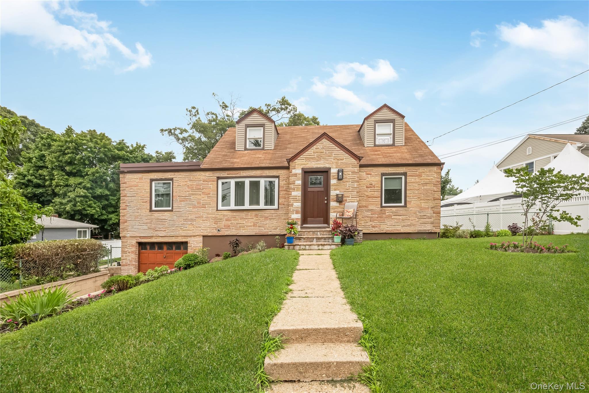285 Starke Avenue Property Photo 1