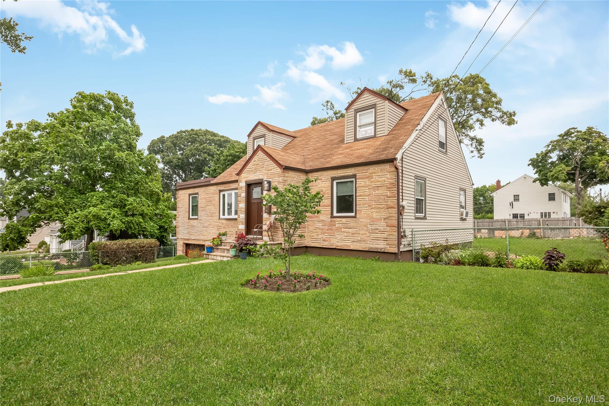 285 Starke Avenue Property Photo 2