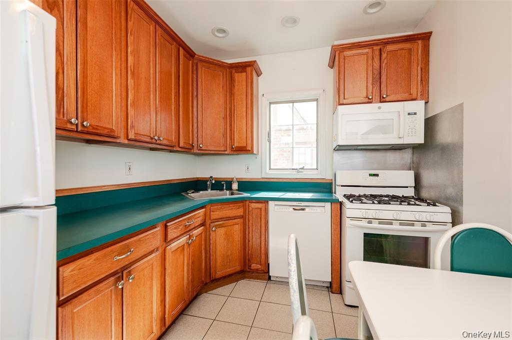 32 E Atlantic Avenue Property Photo 9