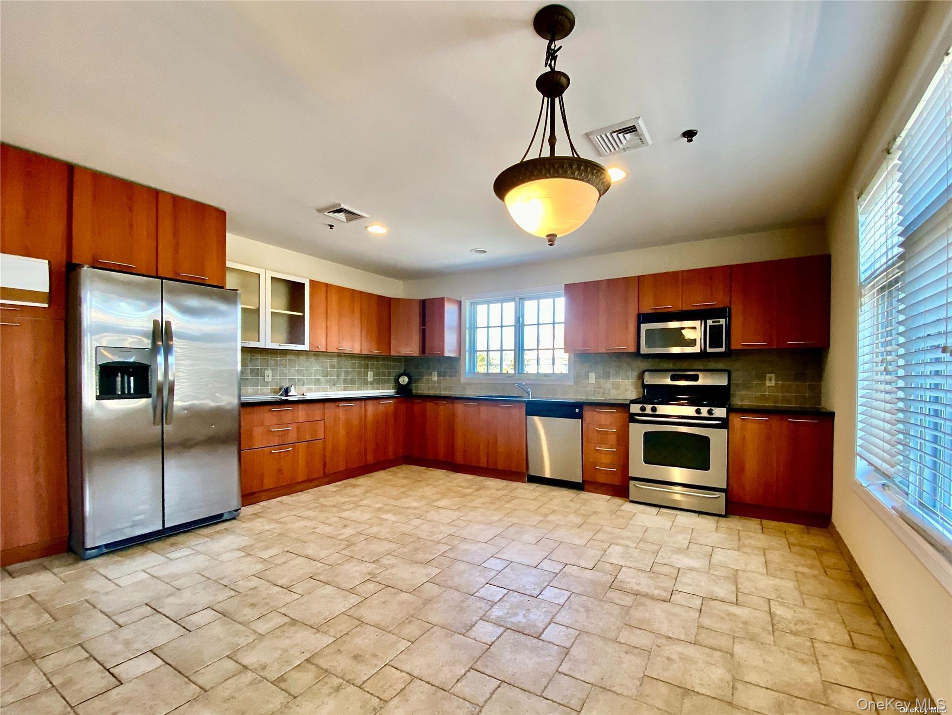 259 Glen Cove Avenue 255 Property Photo 2