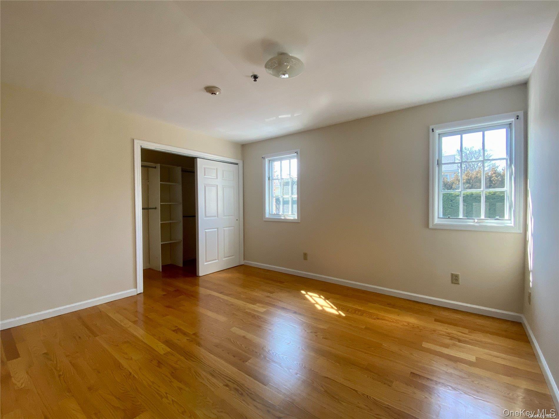 259 Glen Cove Avenue 255 Property Photo 6