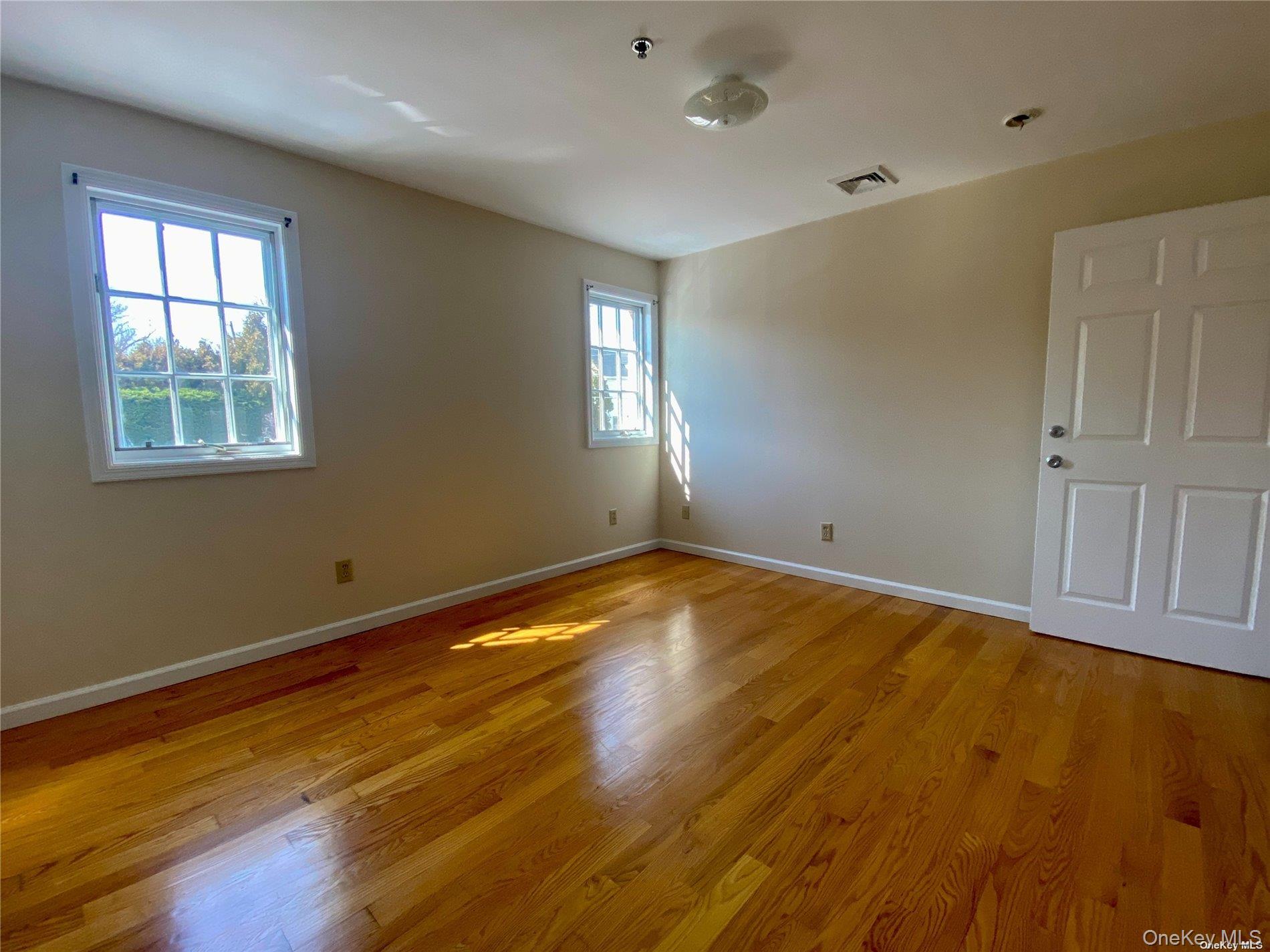 259 Glen Cove Avenue 255 Property Photo 7