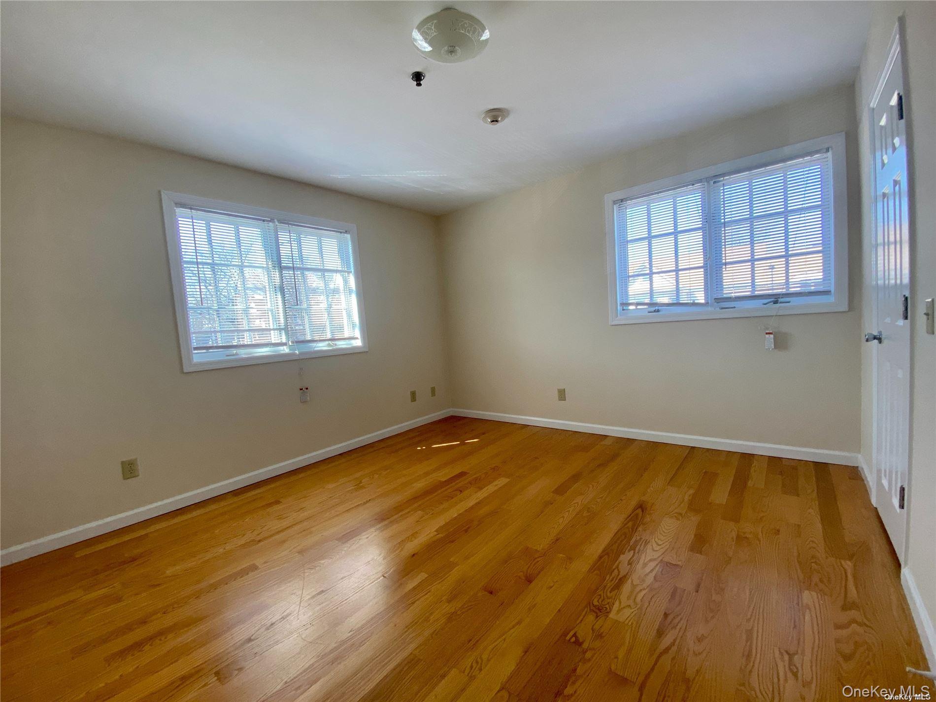 259 Glen Cove Avenue 255 Property Photo 8