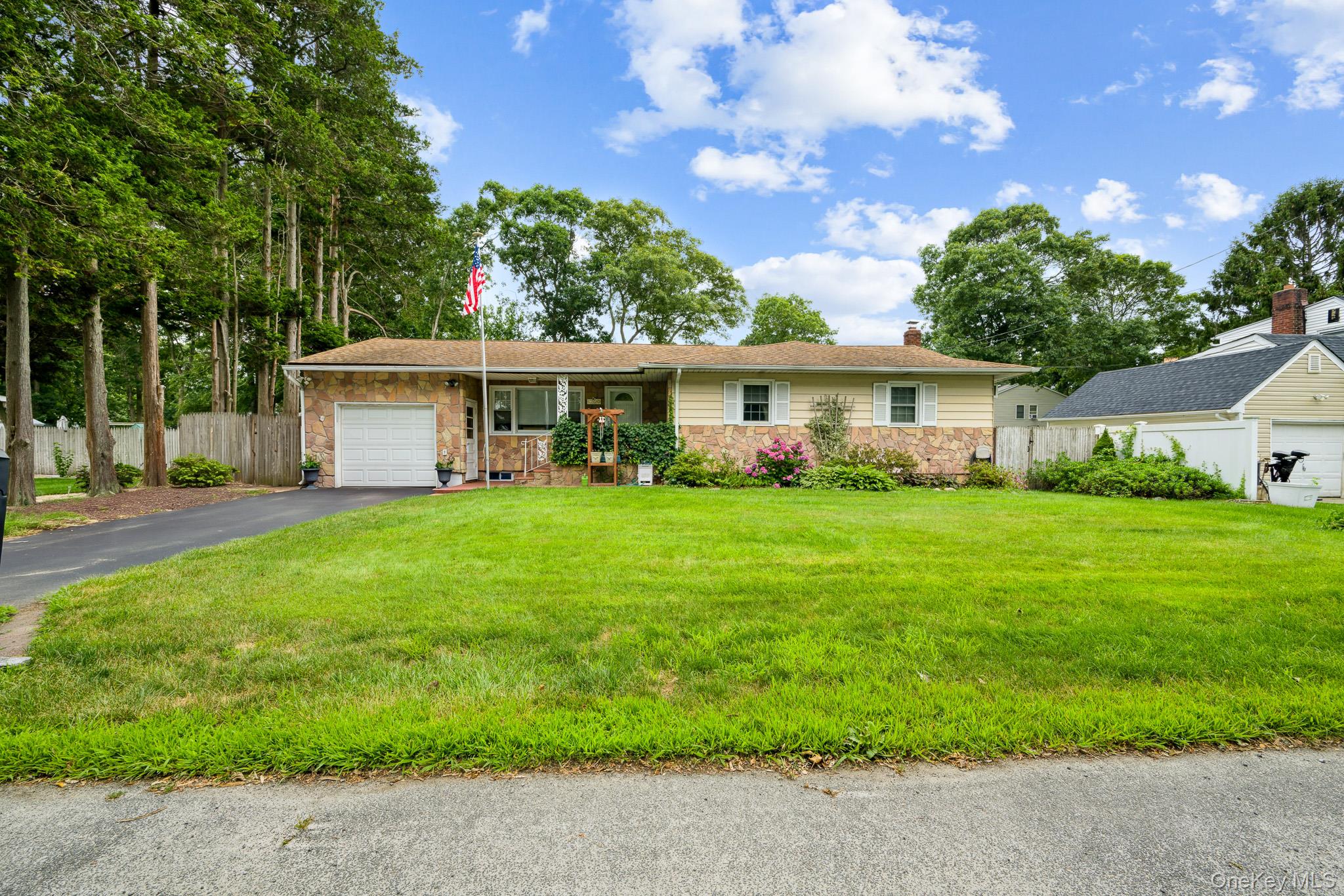 152 Parkwood Drive Property Photo 1