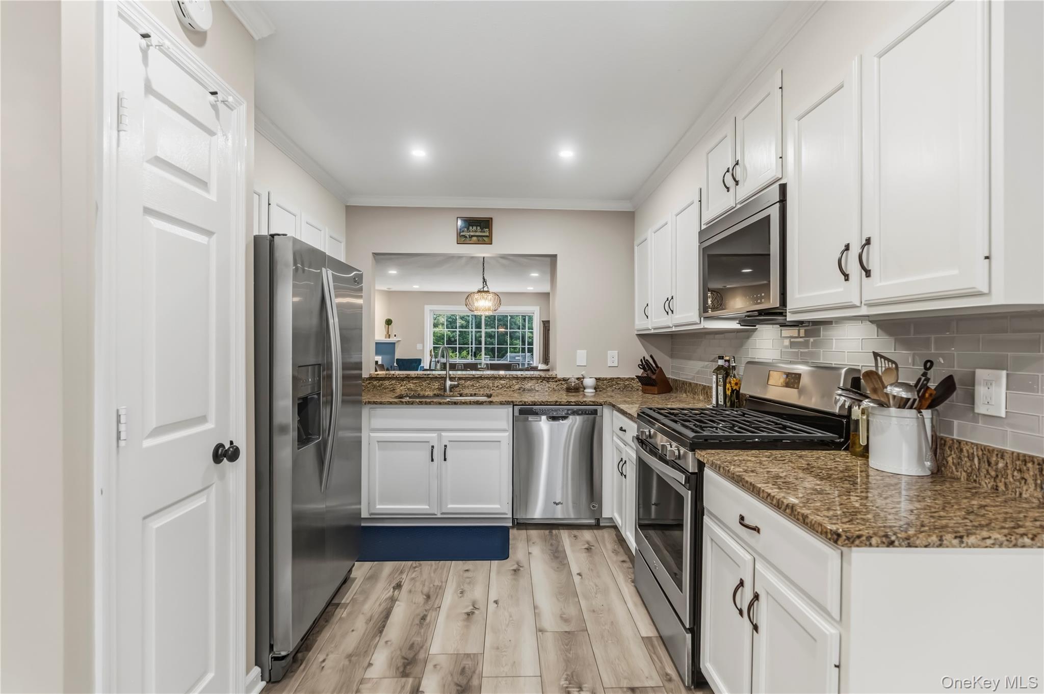 1404 Scarborough Drive Property Photo 3