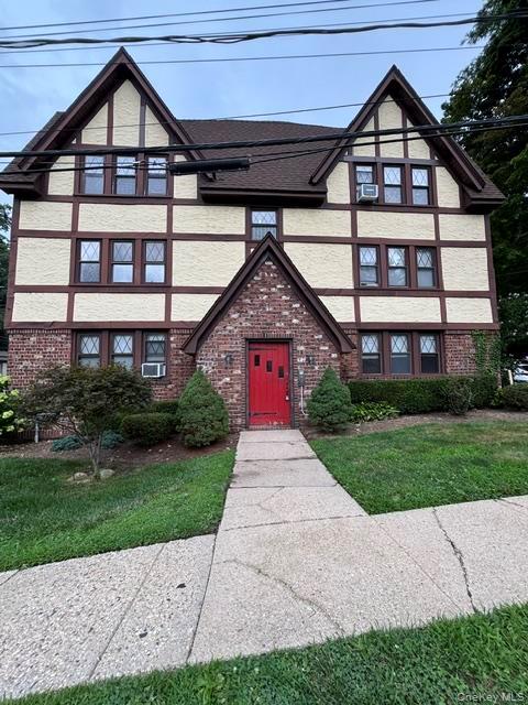 44 Oakwood Road 1E Property Photo 1